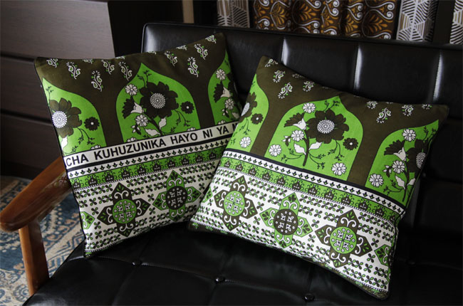 アフリカ布のクッションカバー