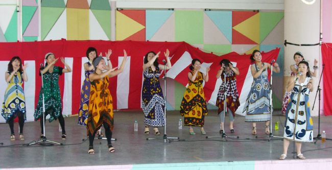 カンガでゴスペル衣装